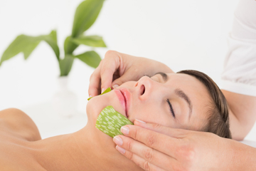 Aloe Vera: 10 Ways to Use This Wonder Plant in Your Beauty Routine