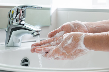 5 Easy Tips For Youthful Looking Hands